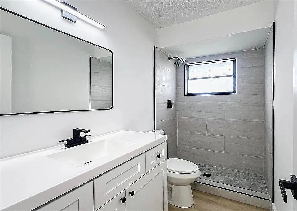 4 bed, 2.0 bath, 1600 sqft, $1,183 — Photo 2