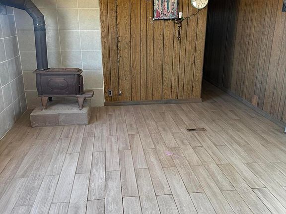 3rd image of 442 Meadowlake Rd