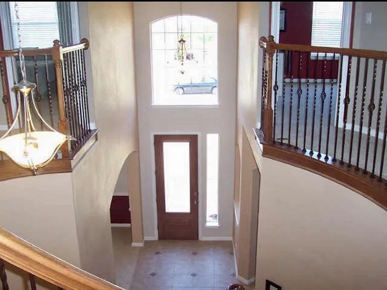 221 Westminister Ave — Photo 17