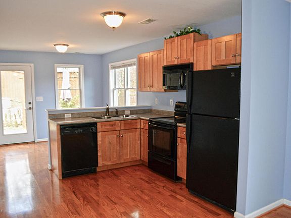 3rd image of 1724 Sage Ln