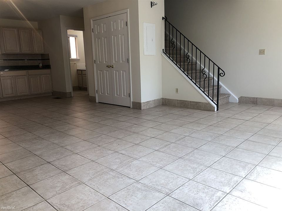 856 Bedford #4 - Dining:Family Room