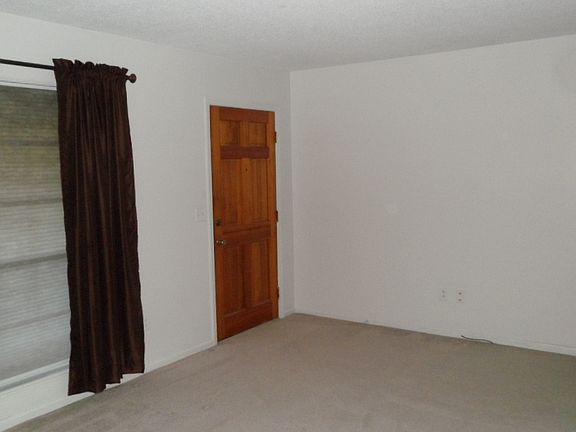 5th image of 348 SE Emerson Ct