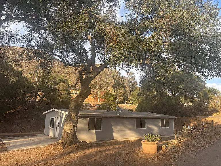 La Cresta Rd — Photo 11