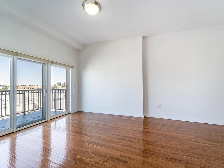 1950 N Logan St #805 — Photo 13