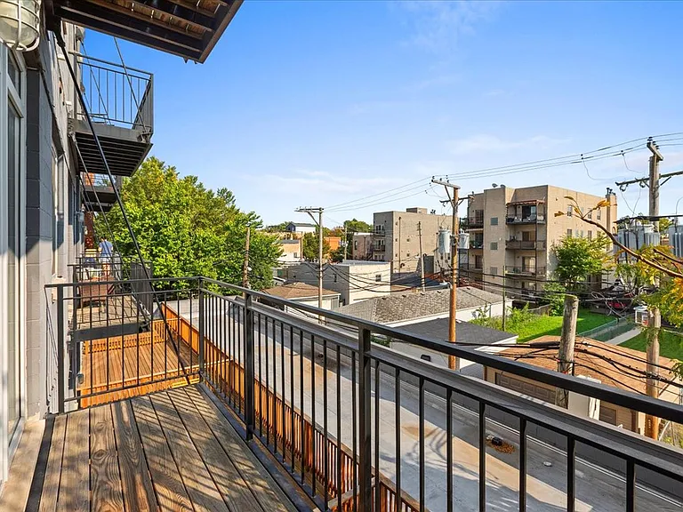 2215 W Madison St #411 — Photo 8