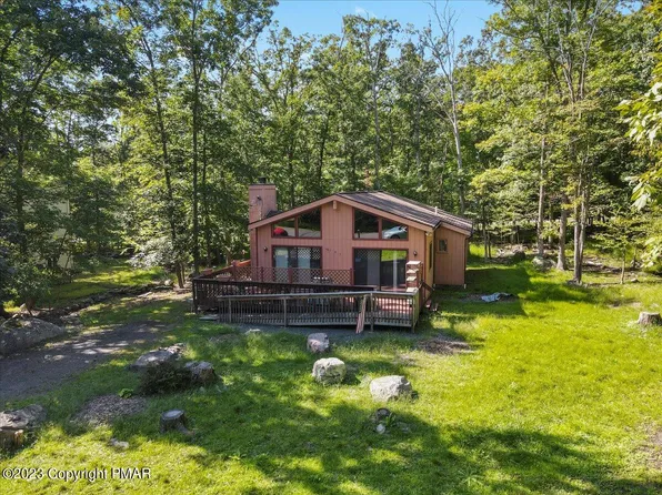 303 Hyland Dr, East Stroudsburg, PA 18301