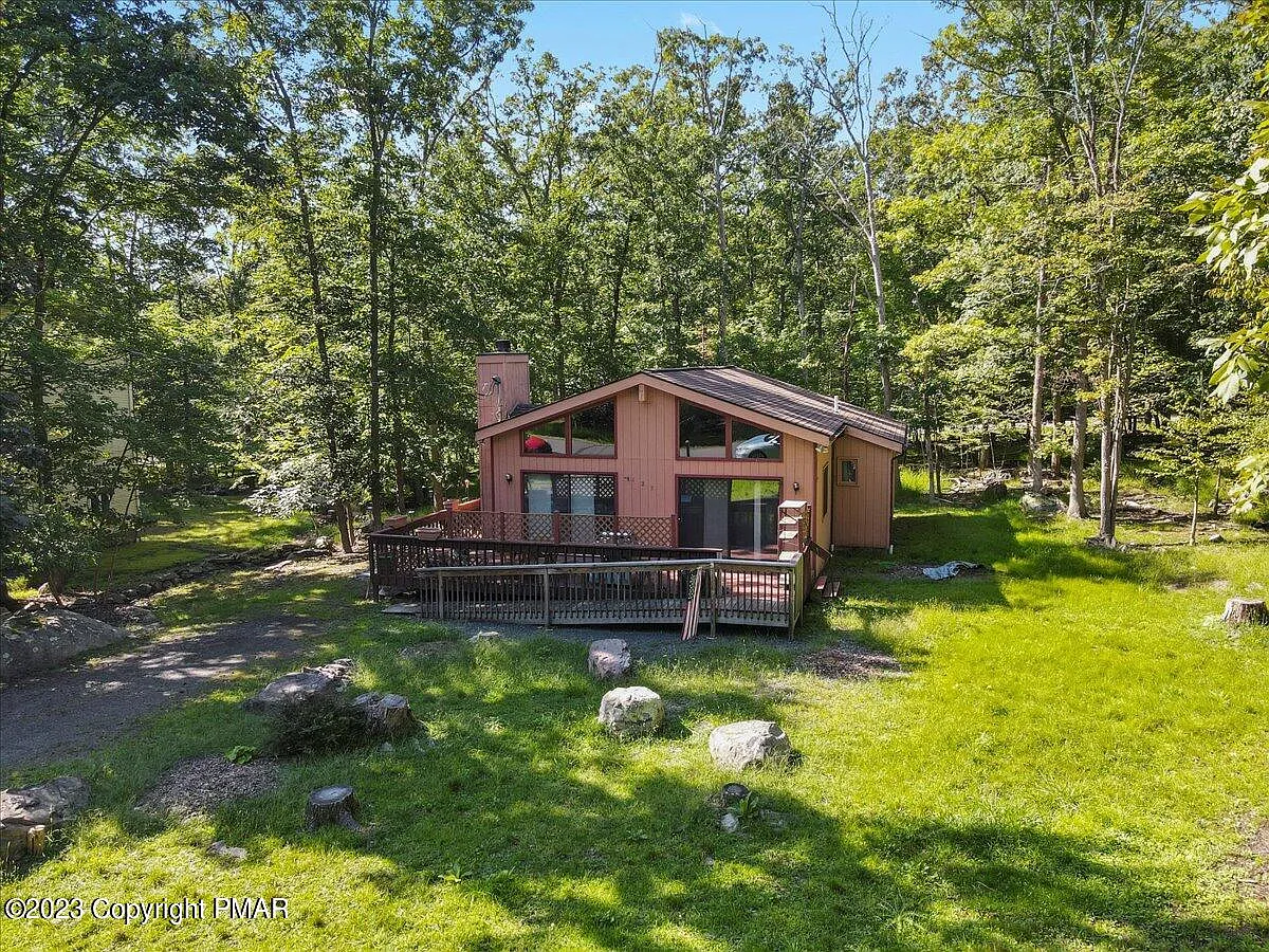 303 Hyland Dr photo 1