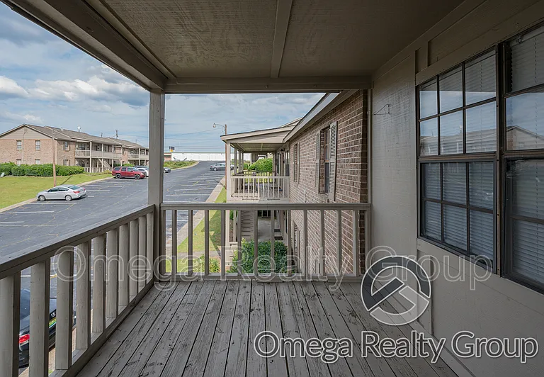 Lakeridge Apartments — Photo 19