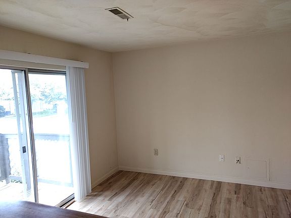 3rd image of 820 Claytor Sq