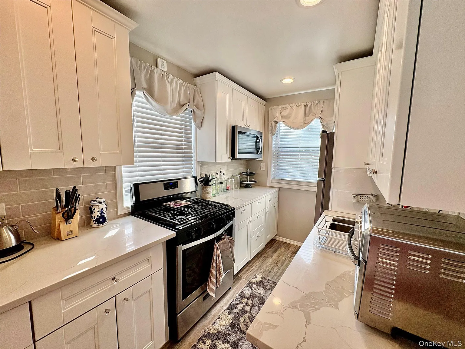 1 bed, 1.0 bath, 585 sqft, $2,300 — Photo 2