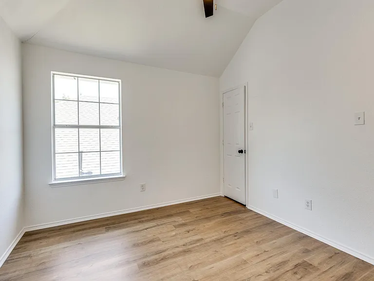 4705 Sabine St — Photo 16