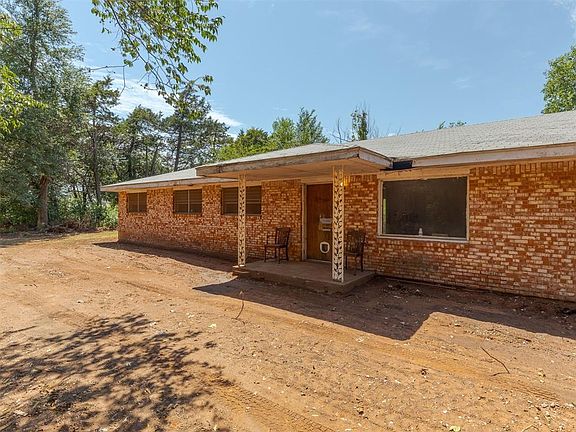 3rd image of 1831 E Lake Park Ln