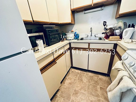 3rd image of 1132 Commonwealth Ave #14