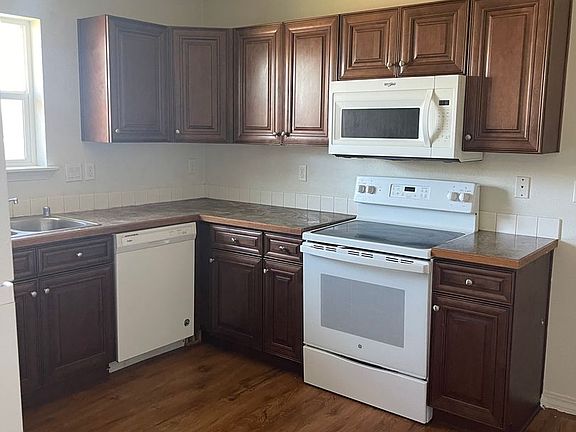 3rd image of 1406 E Adelia Ct