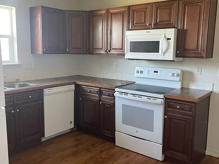 1406 E Adelia Ct — Photo 3