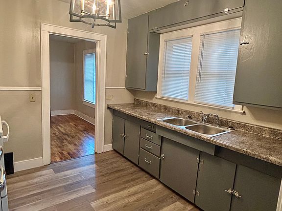 5th image of 323 E Kathleen St