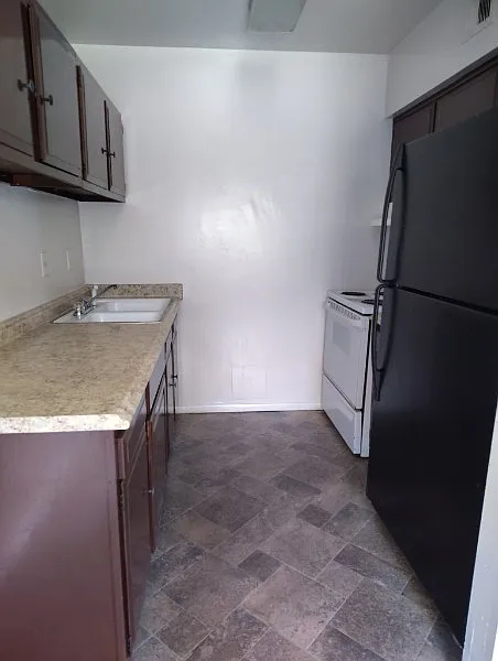 2 bed, 875 sqft, $1,300 — Photo 2