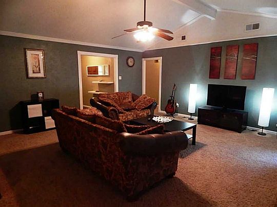 4th image of 3110 Woodhue Cir
