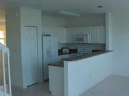 3rd image of 957 NE 42nd Ave