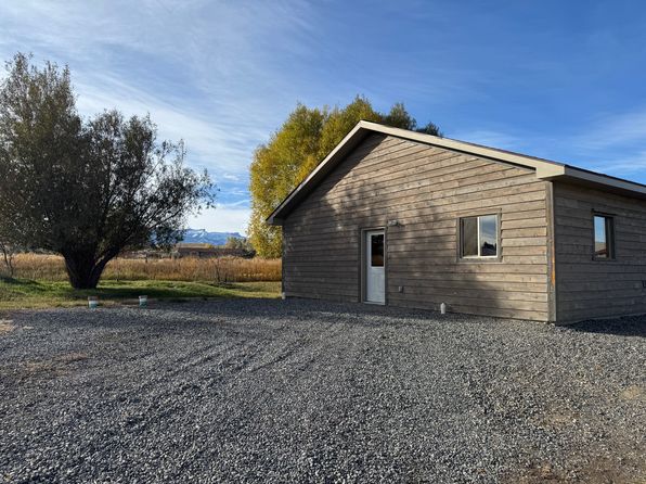 24 Moonlite Dr