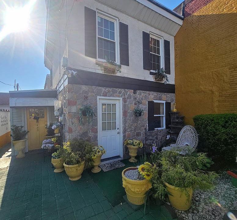 1st image of 433 N 64th St
