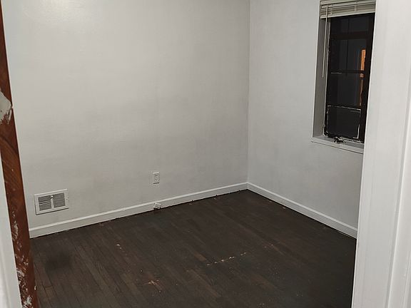 5th image of 216 E Bruce Ave