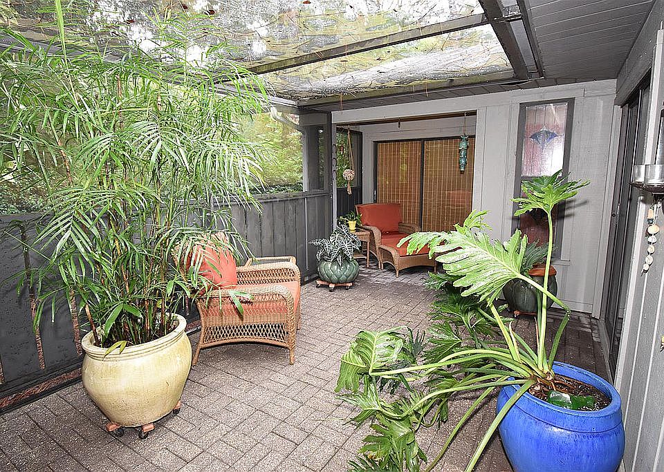 1st image of 1042 Oak Forest Dr #6