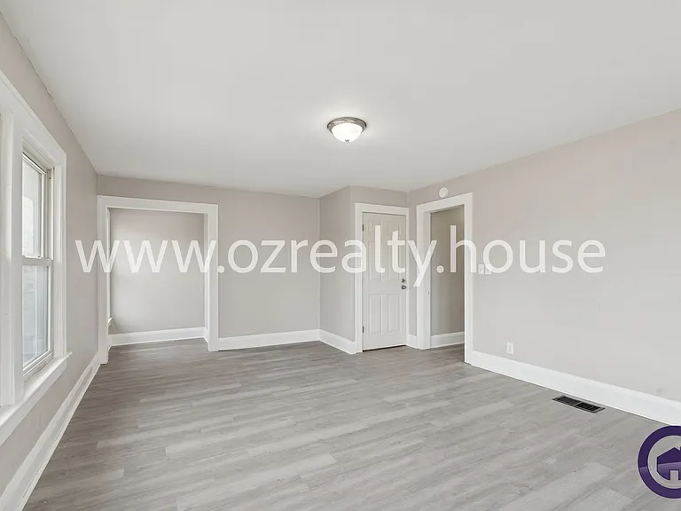 3241 Cherry St — Photo 3