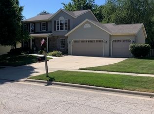 2819 Huntington Rd, Bloomington, IL 61704