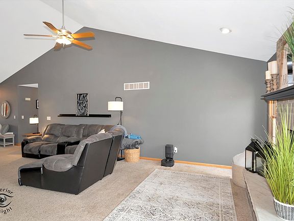 4th image of 340 Centerpoint Dr S
