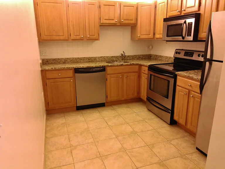 Whites Ave — Photo 2