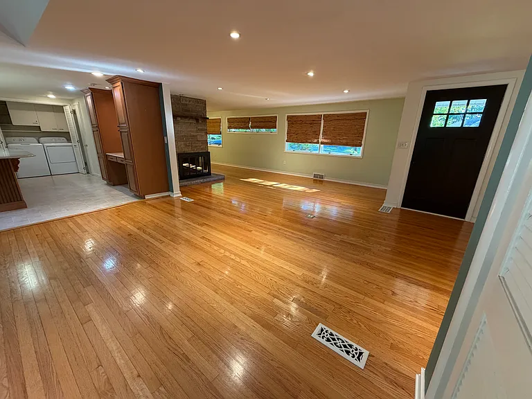 54 Tree Top Ln — Photo 6