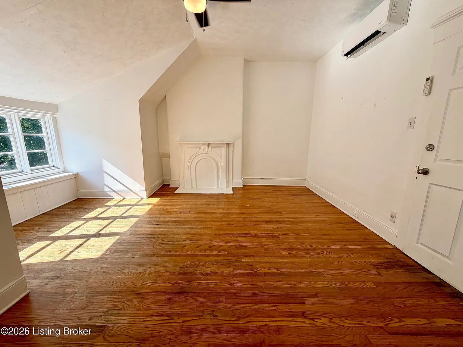 1 bed, 1.0 bath, 750 sqft, $1,050 — Photo 2