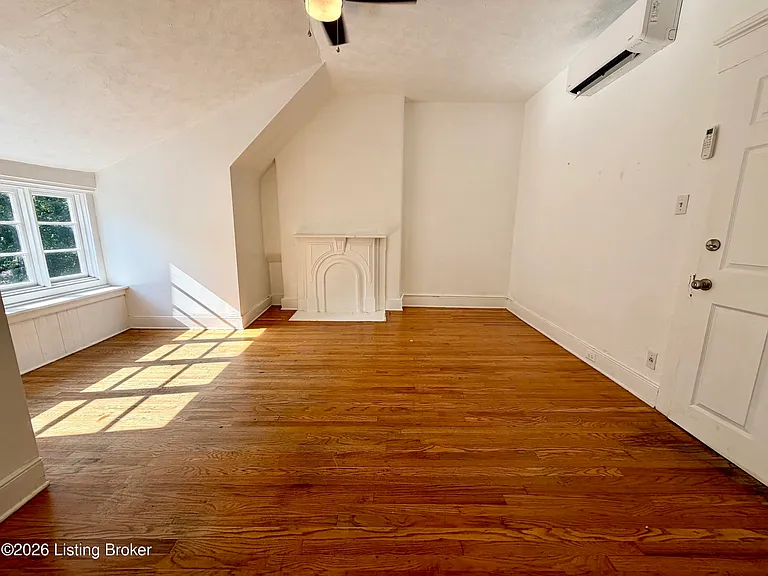 1466 Saint James Ct #3 — Photo 2