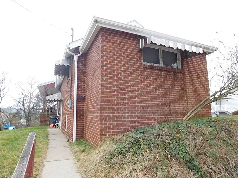 1136 Roup Ave photo 1