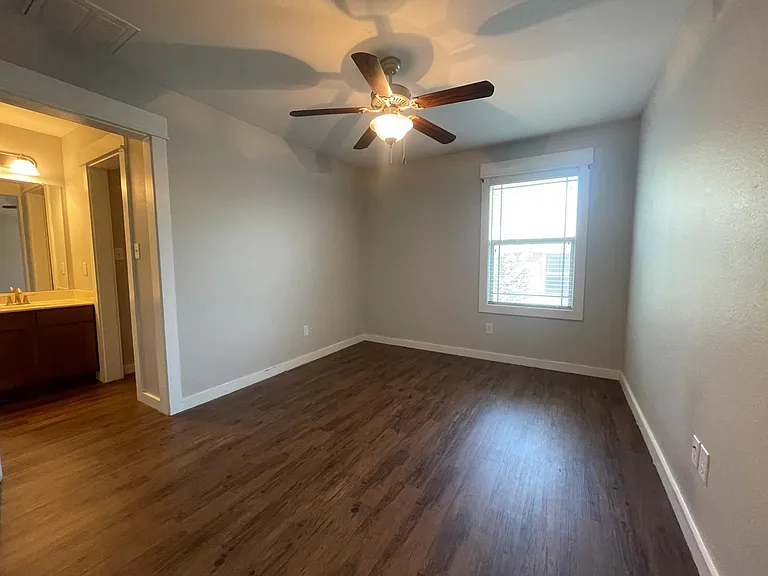 706 W North Loop Blvd #A — Photo 13