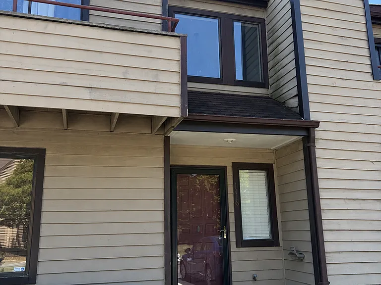 1116 N Green Dr — Photo 1