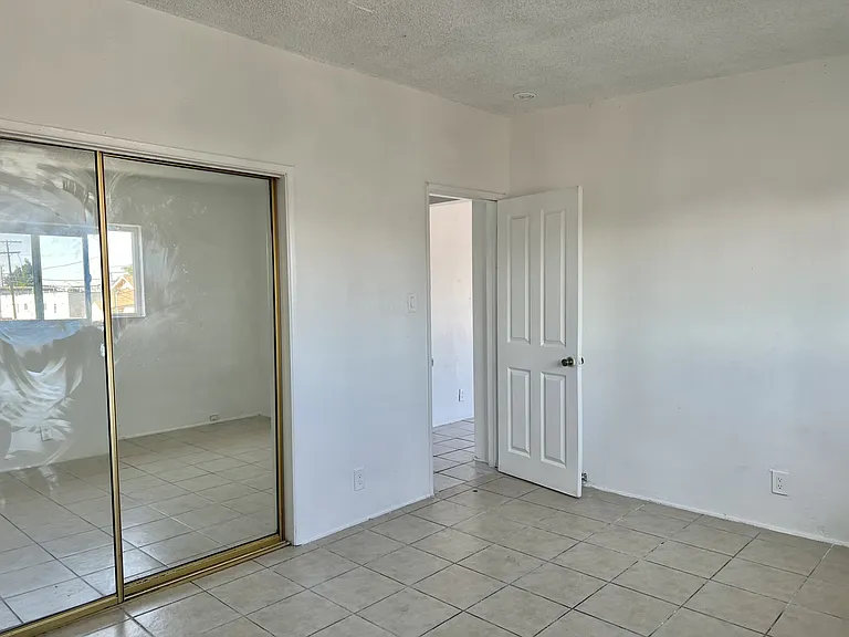 1165 E 59th Pl — Photo 9
