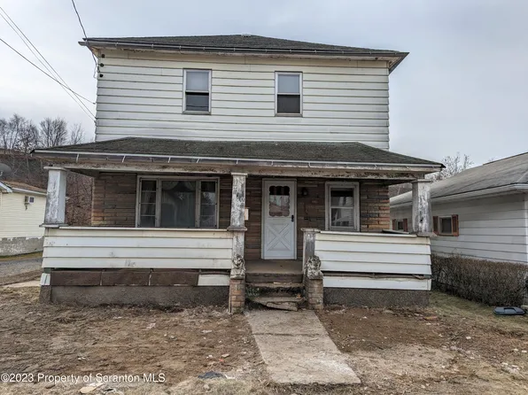 710 Edgebrook Dr, Moosic, PA 18507