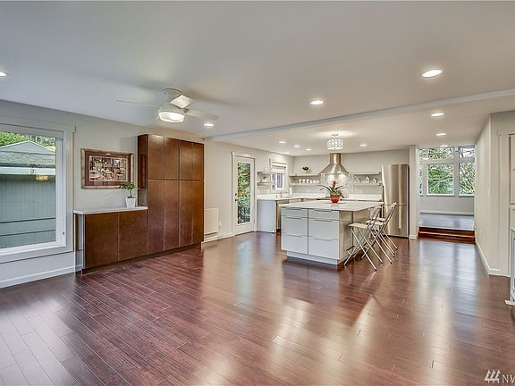 3rd image of 1270 Huson Dr
