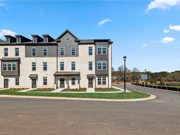 202 Daybreak Ln, Newnan, GA 30265