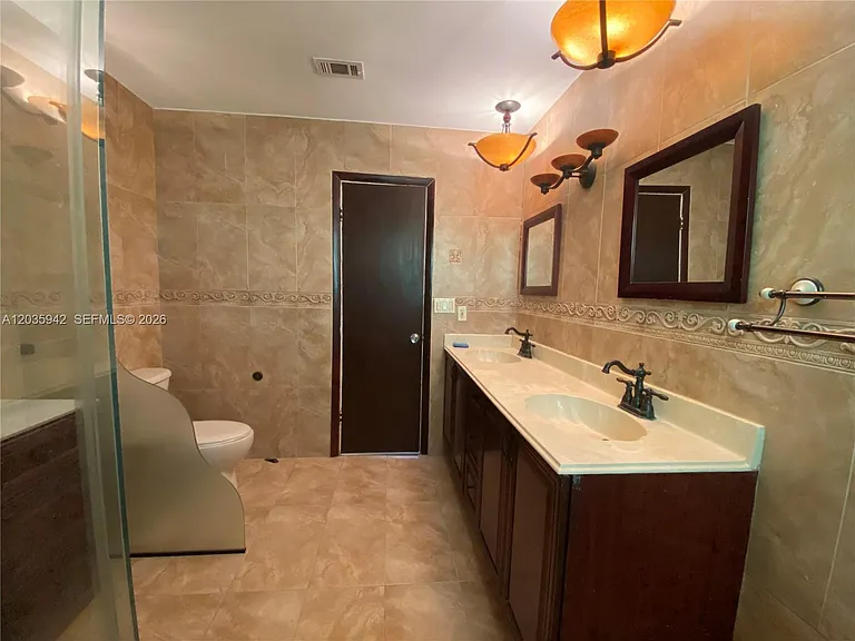 490 Bonaventure Blvd — Photo 10