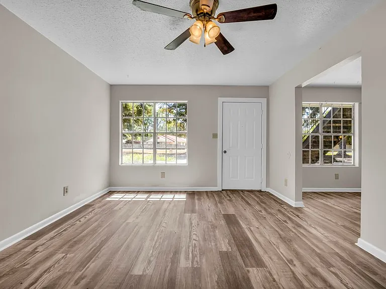 501 Brooks Rd — Photo 3