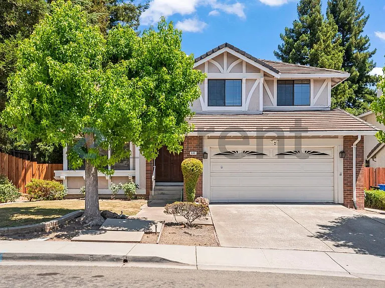 699 Patriot Pl — Photo 1