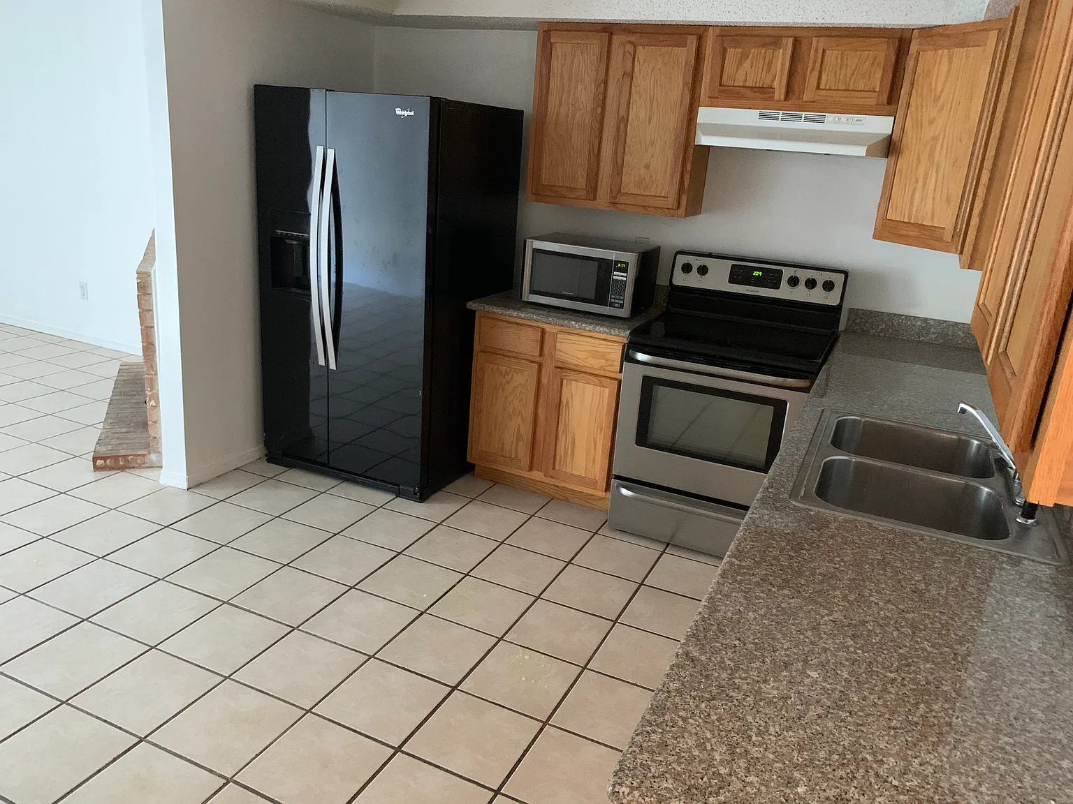 3 bed, 1.5 bath, 1404 sqft, $1,650 — Photo 2