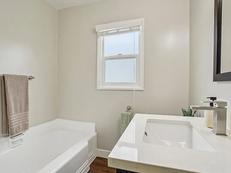 Hollypark Knolls Apartments — Photo 39