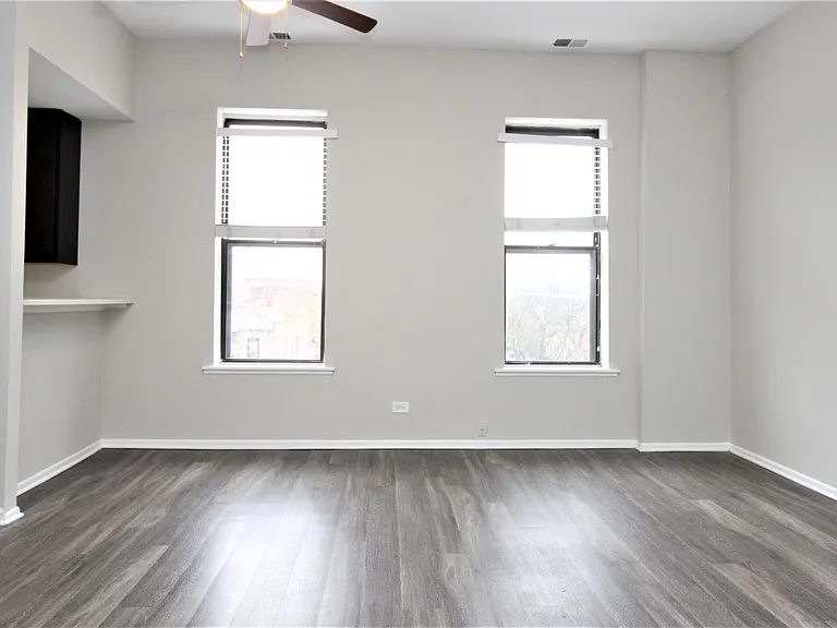 807 W Willow St #2D — Photo 17