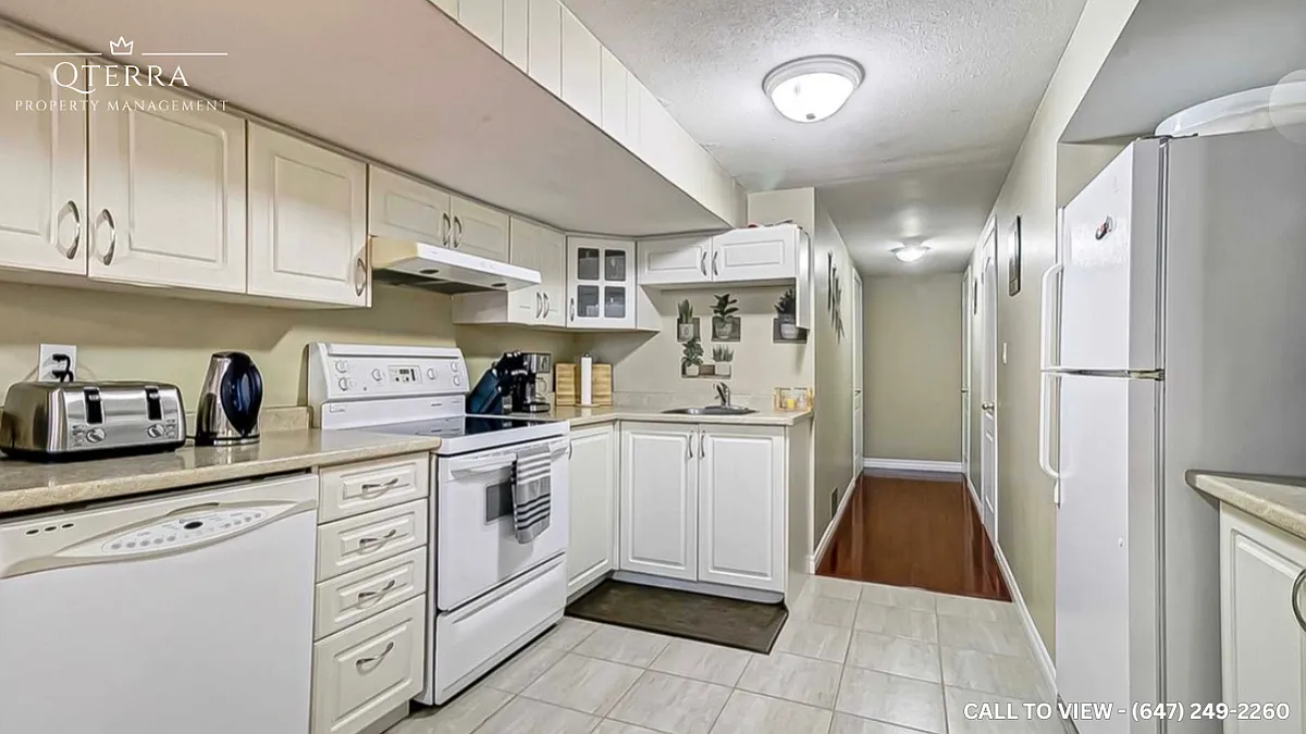 Building Photo - 585 Montcalm Ave #2