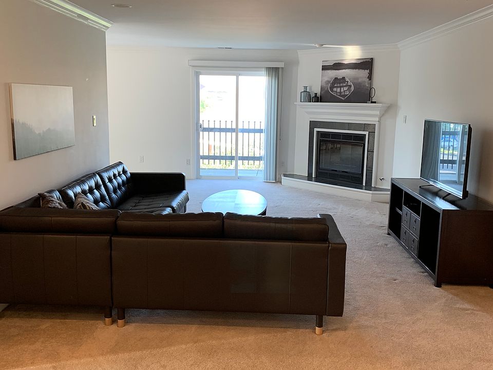 Spacious living room