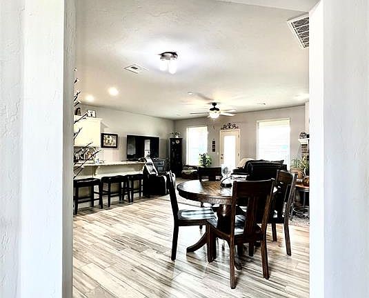 4th image of 8532 SW 42nd St